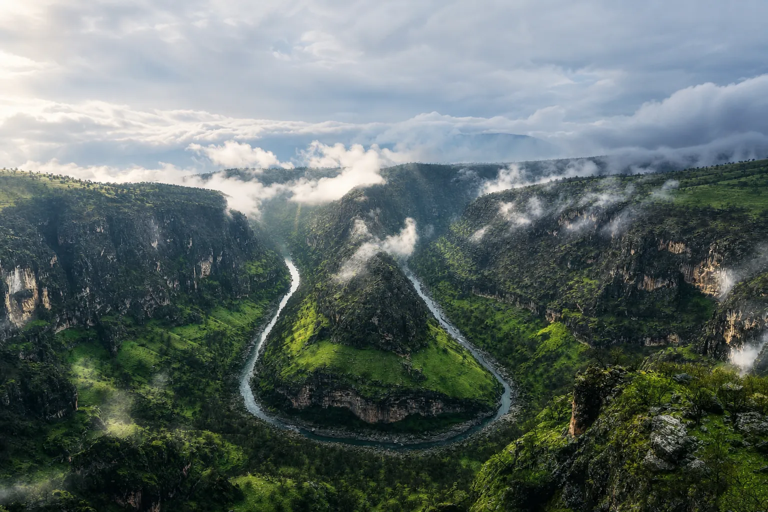 Green mountain valley on the Nature KRD homepage